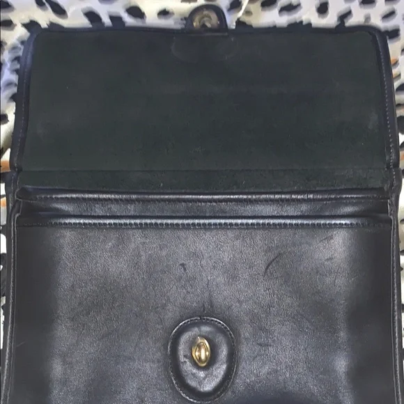 COACH Willis black leather with gold hardware twist lock crossbody purse - Picture 9 of 12